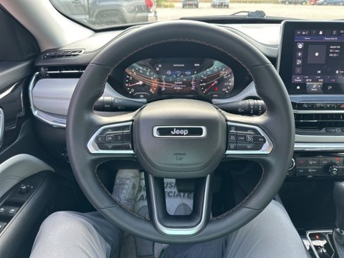 Used 2022 Jeep Compass Limited image 14
