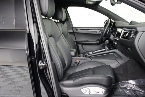 Certified 2025 Porsche Macan image 31
