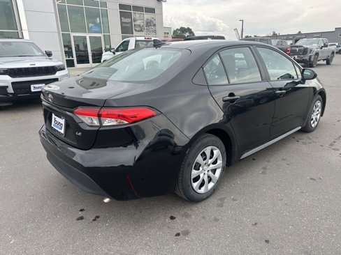 Used 2023 Toyota Corolla LE image 3