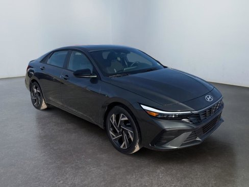 New 2025 Hyundai Elantra Sport image 3