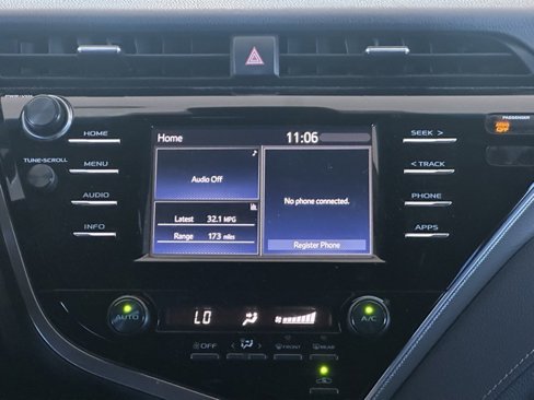Used 2018 Toyota Camry SE image 16