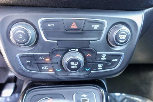 Used 2019 Jeep Compass Altitude image 19