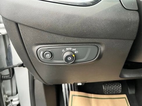 Used 2022 Chevrolet Equinox LS w/ LS Convenience Package image 26