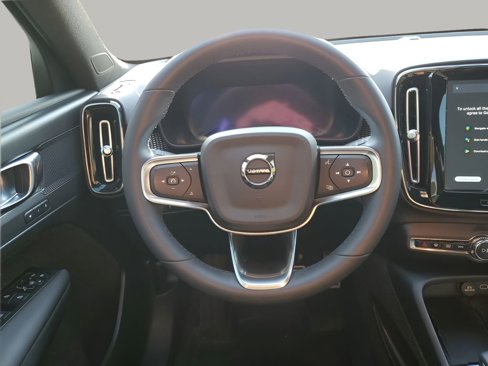 Used 2022 Volvo XC40 P8 Recharge Plus image 22