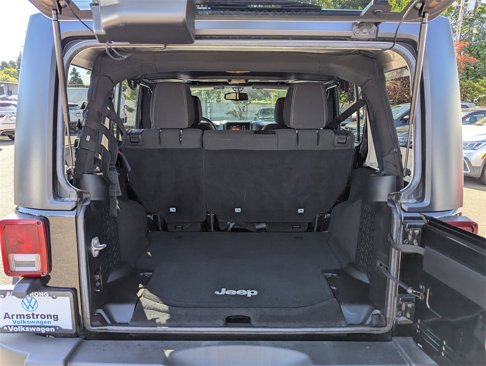 Used 2015 Jeep Wrangler Unlimited Rubicon w/ Connectivity Group image 25
