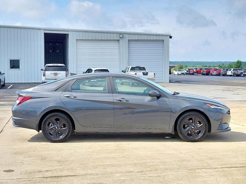 Used 2023 Hyundai Elantra SEL image 6