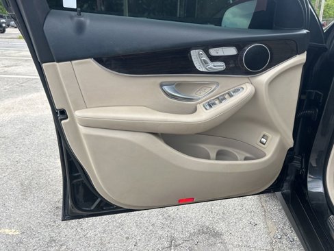 Used 2020 Mercedes-Benz GLC 300 image 35