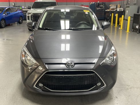 Used 2020 Toyota Yaris LE image 3