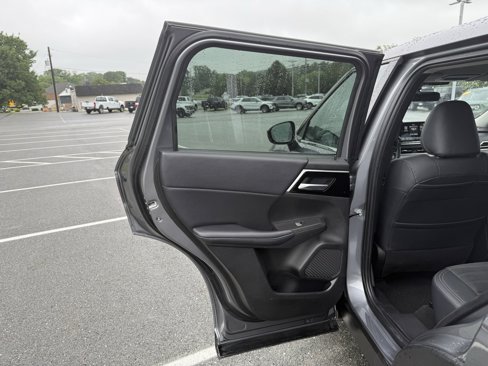 Used 2023 Mitsubishi Outlander SE image 28
