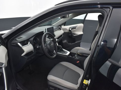 Used 2020 Toyota RAV4 XLE image 11