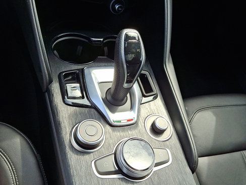 Used 2022 Alfa Romeo Giulia Sprint image 15