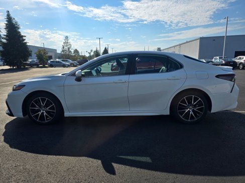 Used 2021 Toyota Camry SE image 7