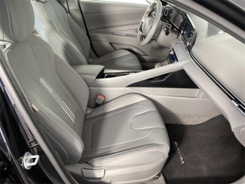 Used 2022 Hyundai Elantra SEL w/ Convenience + Premium Package image 11