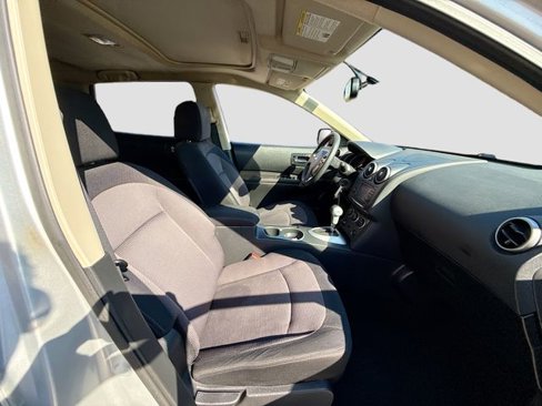 Used 2011 Nissan Rogue SV w/ Premium Pkg image 28