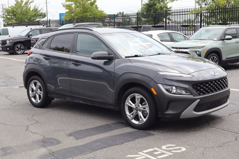 Used 2023 Hyundai Kona SEL image 2