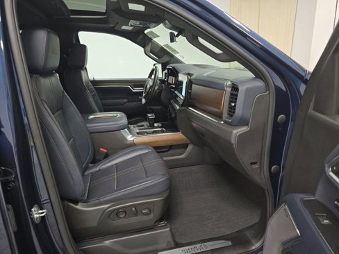 Used 2022 Chevrolet Silverado 1500 High Country w/ High Country Premium Package image 12