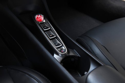 Used 2023 McLaren Artura image 17