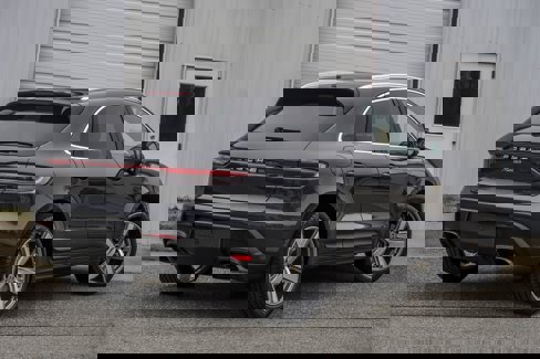 Certified 2024 Porsche Macan image 7