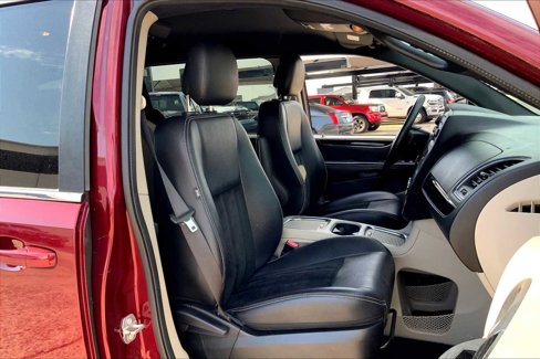 Used 2017 Dodge Grand Caravan SXT image 8