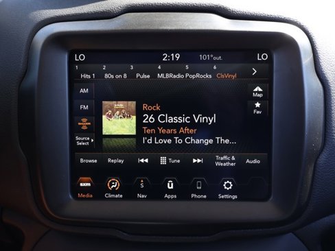 New 2023 Jeep Renegade Latitude w/ Sun & Fun Group image 28