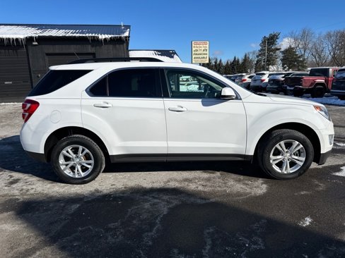 Used 2017 Chevrolet Equinox LT image 2