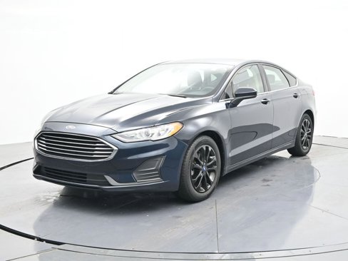 Used 2020 Ford Fusion SE image 1
