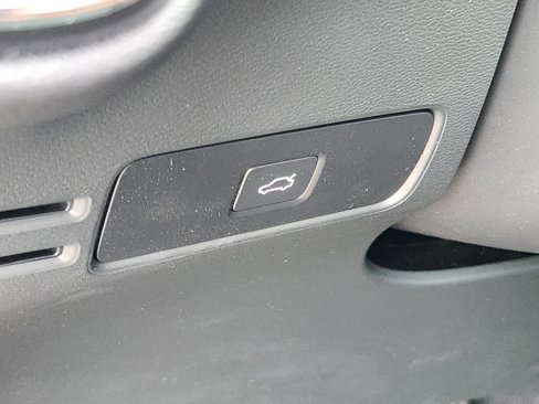 New 2025 Volvo XC40 B5 Core w/ Climate Package image 23