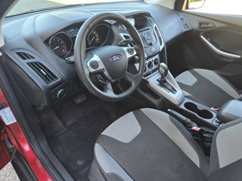 Used 2012 Ford Focus SE w/ SE Sport Pkg image 7