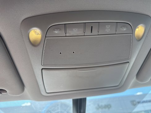 Used 2020 Nissan Pathfinder SV image 19