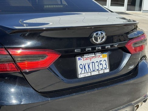 Used 2018 Toyota Camry SE image 9