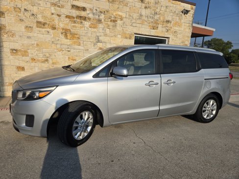 Used 2015 Kia Sedona LX image 2