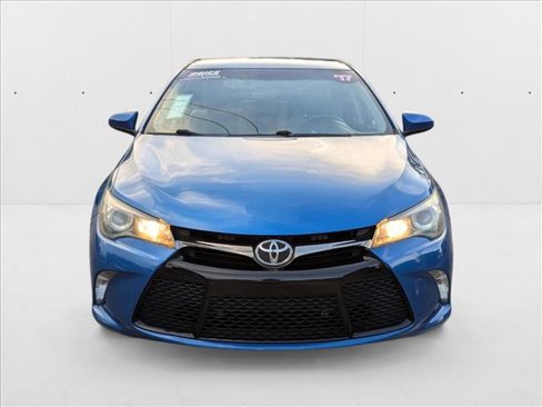Used 2017 Toyota Camry SE image 2