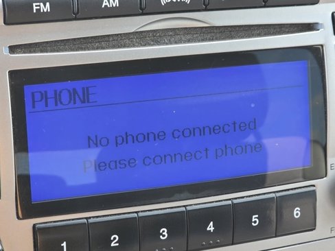 Used 2011 Hyundai Santa Fe SE image 3