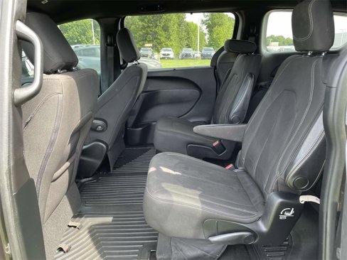 Used 2018 Chrysler Pacifica Touring Plus w/ S Appearance Package image 11