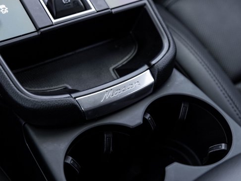 Certified 2022 Porsche Macan image 29