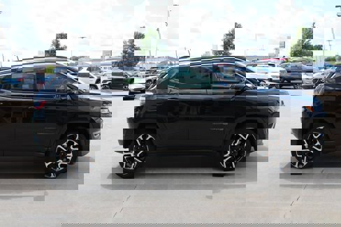 Certified 2021 Jeep Compass Limited w/ Elite Exterior Group image 5