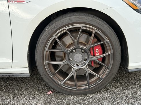 Used 2018 Volkswagen GTI SE image 39