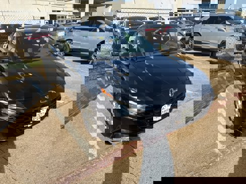 Used 2023 Hyundai Elantra SE image 2