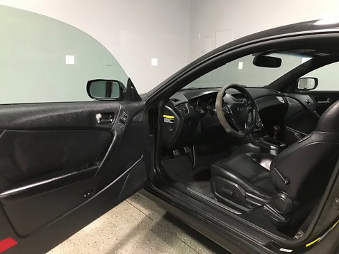 Used 2012 Hyundai Genesis 3.8 image 9