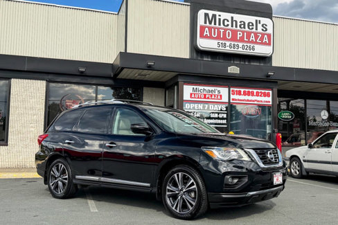 Used 2017 Nissan Pathfinder Platinum image 2