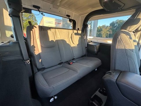 Used 2025 Jeep Wrangler Sport image 29