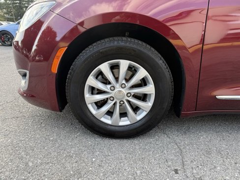 Used 2018 Chrysler Pacifica Touring-L Plus image 9