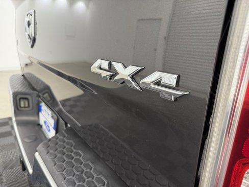 Used 2015 RAM 1500 Laramie w/ Convenience Group image 9