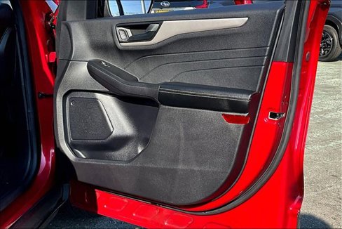 Used 2022 Ford Escape SE w/ SE Sport Appearance Package image 22