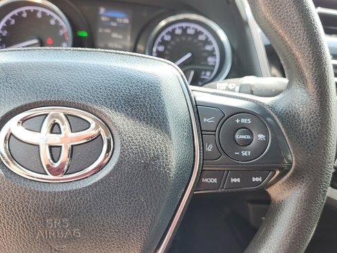 Used 2020 Toyota Camry LE image 17