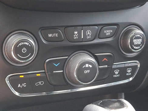 Certified 2019 Jeep Cherokee Latitude Plus image 16