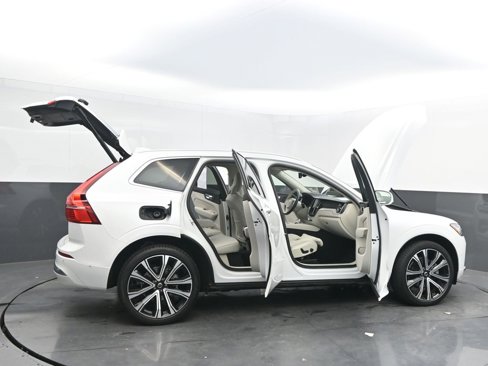 Certified 2023 Volvo XC60 B5 Ultimate w/ Protection Package Premier image 37