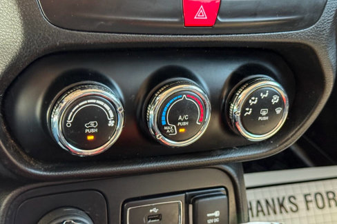 Used 2017 Jeep Renegade Trailhawk image 22