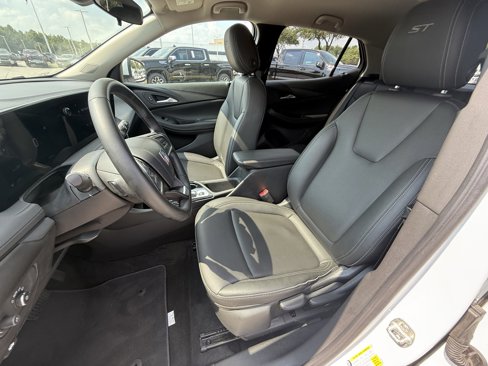 Used 2024 Buick Encore GX Sport Touring image 26