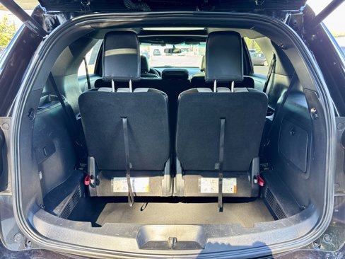 Used 2017 Ford Explorer XLT w/ XLT Technology Feature Bundle image 16